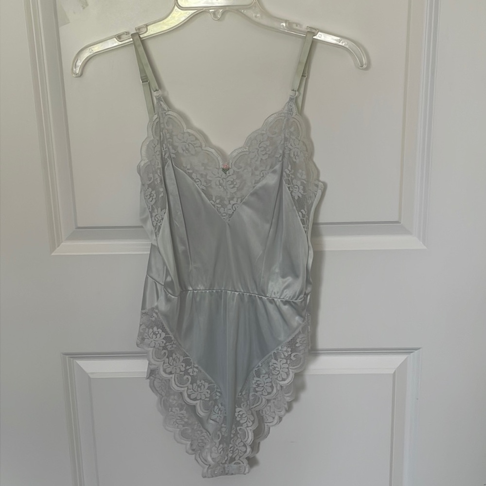 Vintage Maidenform Chantilly Lacy Nightie